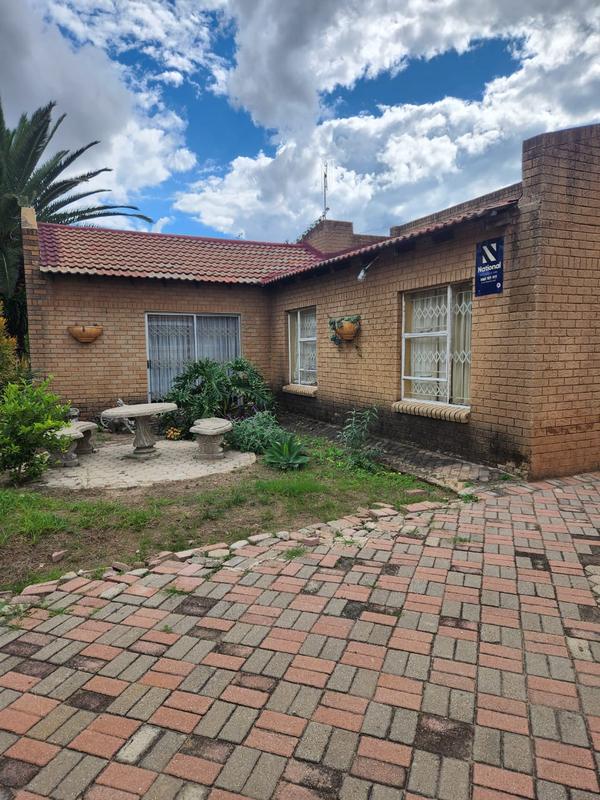 10 Bedroom Property for Sale in Montshioa North West
